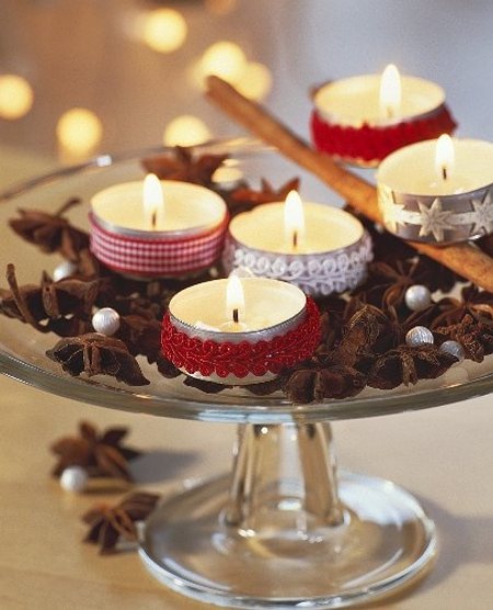 centro de mesa con velas y frutos secos