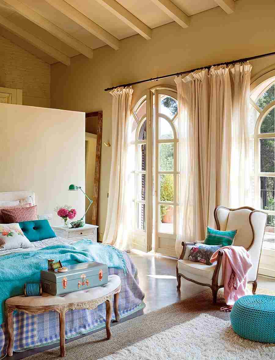 dormitorio con muebles clásicos