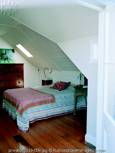 Bedroom: How to Decorate a Bedroom in the Attic