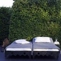 Casa Tine K en Dinamarca tine k outdoor chaises 200x200 Casa Tine K en Dinamarca Decoración Blanco y Negro