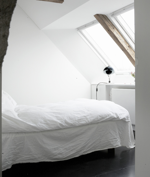 Bedroom: How to Decorate a Bedroom in the Attic